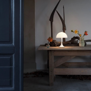 Louis Poulsen Tischleuchte PANTHELLA 250 PORTABLE opal weiß | Ø25x34,6cm