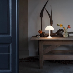 Louis Poulsen Tischleuchte PANTHELLA 250 PORTABLE opal weiß | Ø25x34,6cm