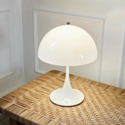 Louis Poulsen Tischleuchte PANTHELLA 250 PORTABLE opal weiß | Ø25x34,6cm