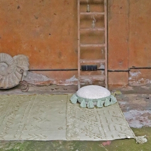 Lorena Canals waschbarer Teppich TRIBU oliv | 240x170 cm