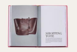 New Mags Buch THE ESSENCE OF YVES SAINT LAURENT | 22x15x2 cm